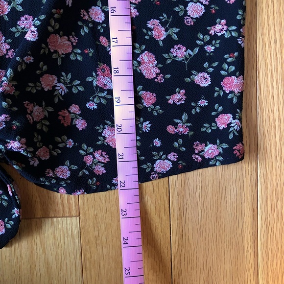 NWOT “Ripe” Floral Tie Front V-Neck Blouse - Picture 11 of 13